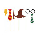 PHOTOCALL HARRY POTTER SET DA 6 PEZZI 2 CRAVATTE 1 CAPPELLO 1 BACCHETTA MAGICA SU BASTONCINO IN LEGNO PER LE TUE FOTO