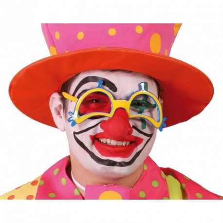 Una parrucca rosso, una coppia di finti occhiali neri con le sopracciglia,  un rosso clown naso e un baffi formando il volto di un uomo su un rustico  blu superficie in legno